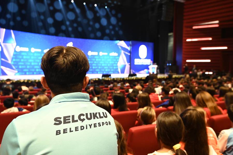 Selçuklu’nun başarısı salona sığmadı 6